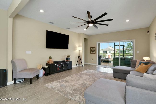 3922 Cloverdale Ct, House other with 3 bedrooms, 2 bathrooms and null parking in MIDDLEBURG FL | Image 16
