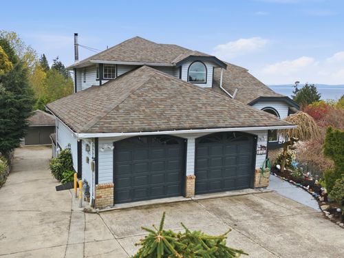 1481 Shaughnessy Pl, Gibsons, BC, V0N1V5 | Card Image