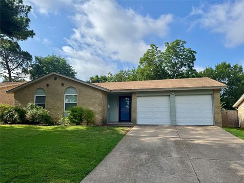611 Johns Dr, Euless, TX, 76039-2621 | Card Image
