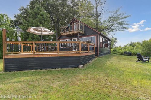 2419 Gale Island St, White Lake, MI, 48386-1609 | Card Image