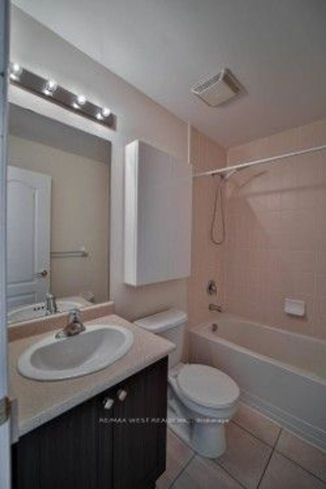 11 - 15 Old Colony Rd, House attached with 4 bedrooms, 4 bathrooms and 1 parking in Richmond Hill ON | Image 23