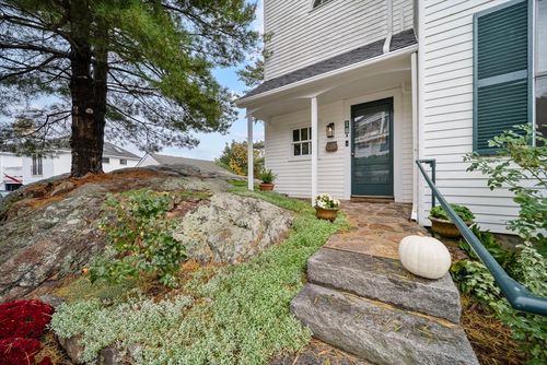 1-18 Bennett St, Manchester, MA, 01944-1430 | Card Image