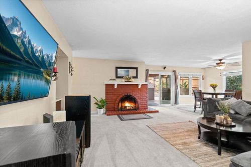 267 Hannalei Dr, Vista, CA, 92083-7655 | Card Image