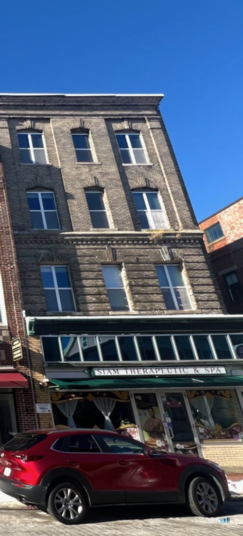 147 Bank St, New London, CT, 06320-6082 | Card Image