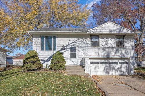 18512 E 9th Street N, Independence, MO, 64056 | Card Image