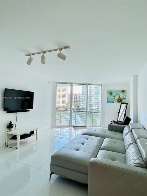 apt-717-325 S Biscayne Blvd, Miami, FL, 33131-2307 | Card Image