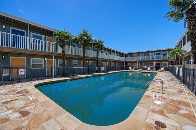 APT-217 - 2401 Manor Rd, Condo with 2 bedrooms, 1 bathrooms and 1 parking in Austin TX | Image 15