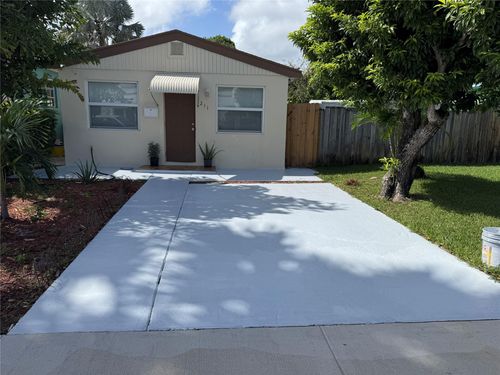211 S F St, Lake Worth Beach, FL, 33460-4014 | Card Image