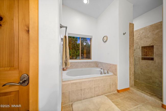Master Bathroom Tub | Image 22