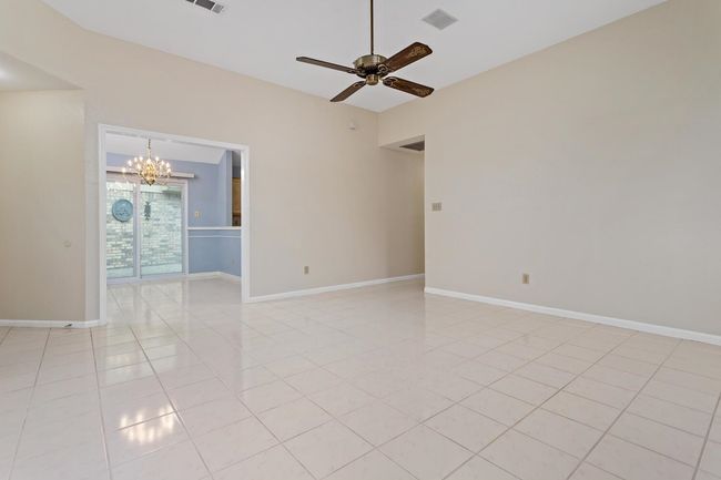 961 Green Meadow St, House other with 3 bedrooms, 2 bathrooms and null parking in Beaumont TX | Image 5