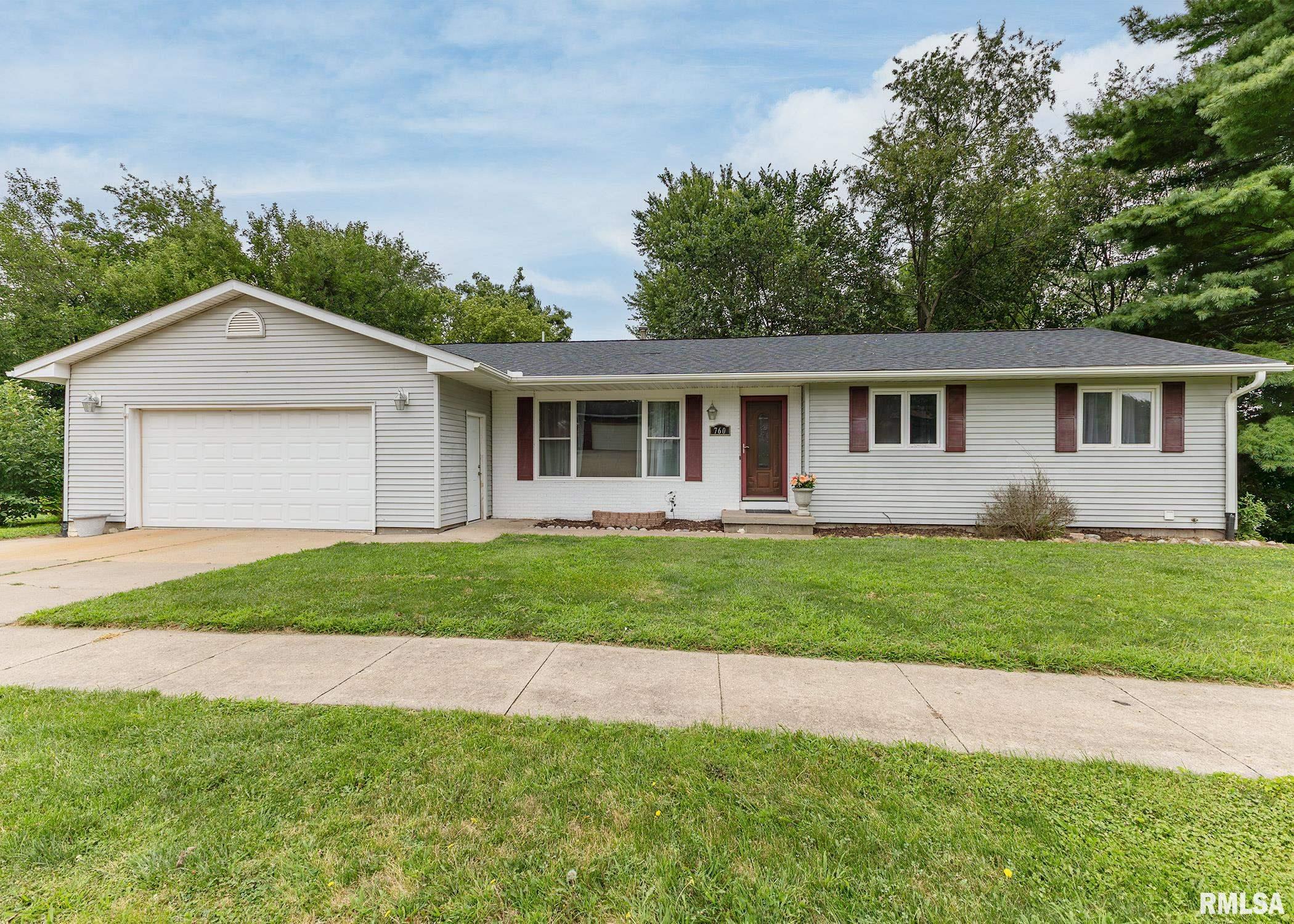 Breezy Point Dr, Clinton, IA 52732