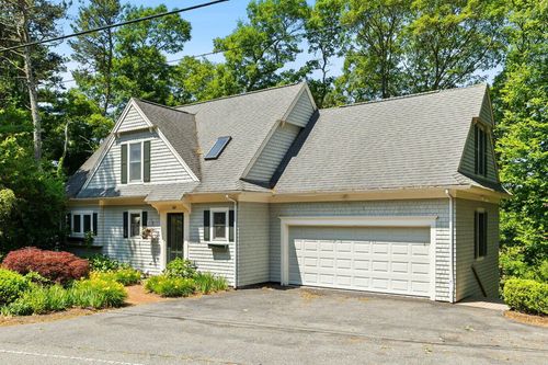152 Algonquin Ave, Mashpee, MA, 02649-2811 | Card Image