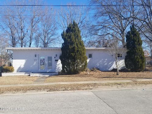 300 S Pearl St, Williamston, NC, 27892-2330 | Card Image