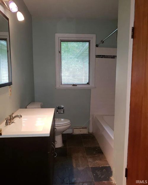 117 N Hillsdale Dr, Bloomington, IN, 47408-4221 | Card Image