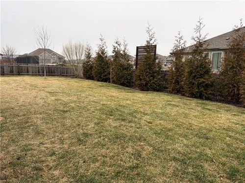 217 Davenport Dr, Blue Springs, MO, 64014-7852 | Card Image