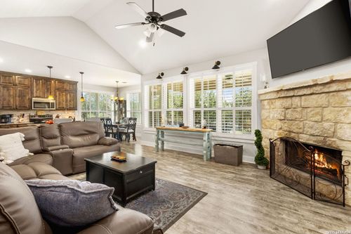 950 Live Oak Dr, Spring Branch, TX, 78070-5230 | Card Image