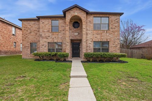 304 Sandlewood Ln, Cedar Hill, TX, 75104-2918 | Card Image