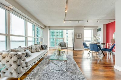 2207 - 77 Harbour Sq, Condo with 2 bedrooms, 2 bathrooms and 1 parking in Toronto ON | Image 3