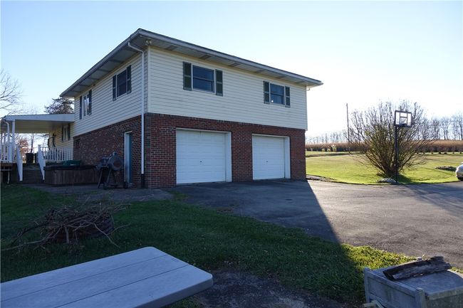 Oversized 2 car garage and expansive driveway | Image 29