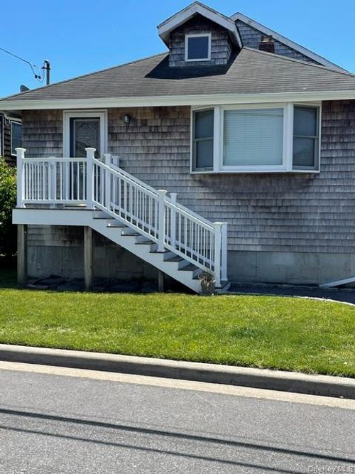 22 New Point Pl, Amityville, NY, 11701-3916 | Card Image