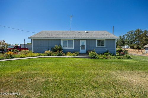 11302 N Albro Rd, Prosser, WA, 99350-8561 | Card Image
