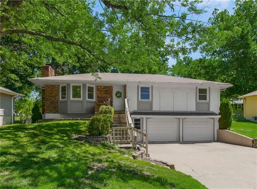 105 Continental Dr, Lansing, KS, 66043-1412 | Card Image