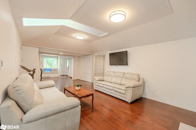 3923 Algonquin Ave, House other with 3 bedrooms, 2 bathrooms and 12 parking in Innisfil ON | Image 6