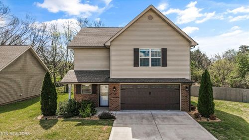 720 Hunter Crest Rd, Maryville, TN, 37803-6900 | Card Image