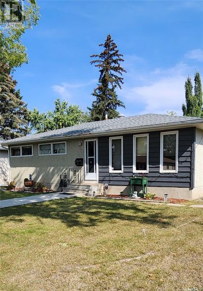 17 Young Cres, House other with 3 bedrooms, 1 bathrooms and null parking in Saskatoon SK | Image 3