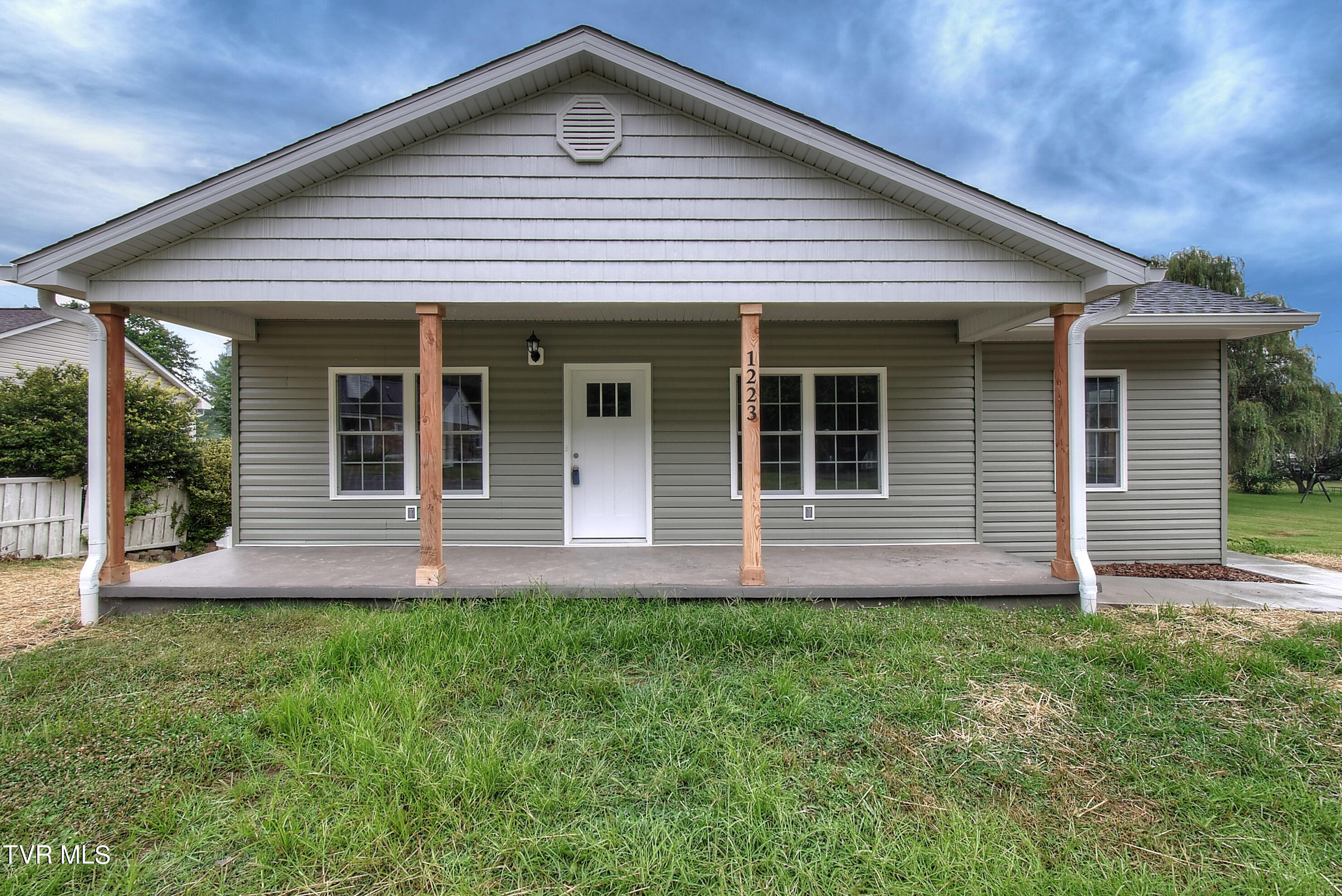 Broad St, Elizabethton, TN 37643