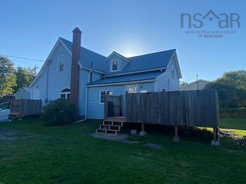 208 Kitchener St, Stewiacke, NS, B0N2J0 | Card Image