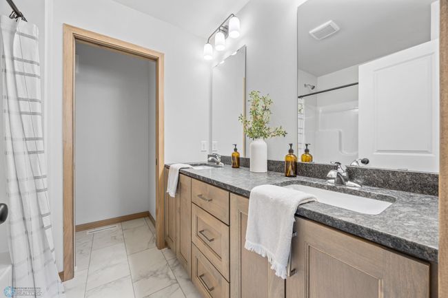 Full Bath | Image 27