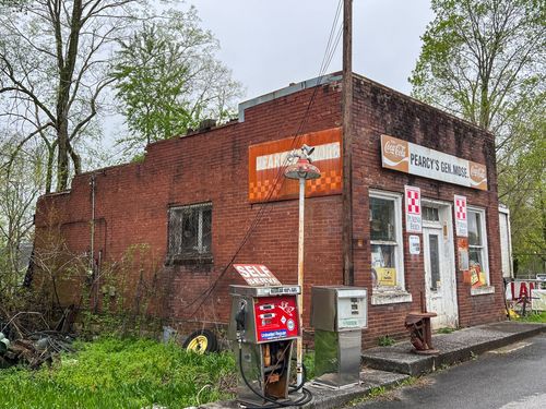 4672 E Jefferson Pike, Lascassas, TN, 37085-4588 | Card Image