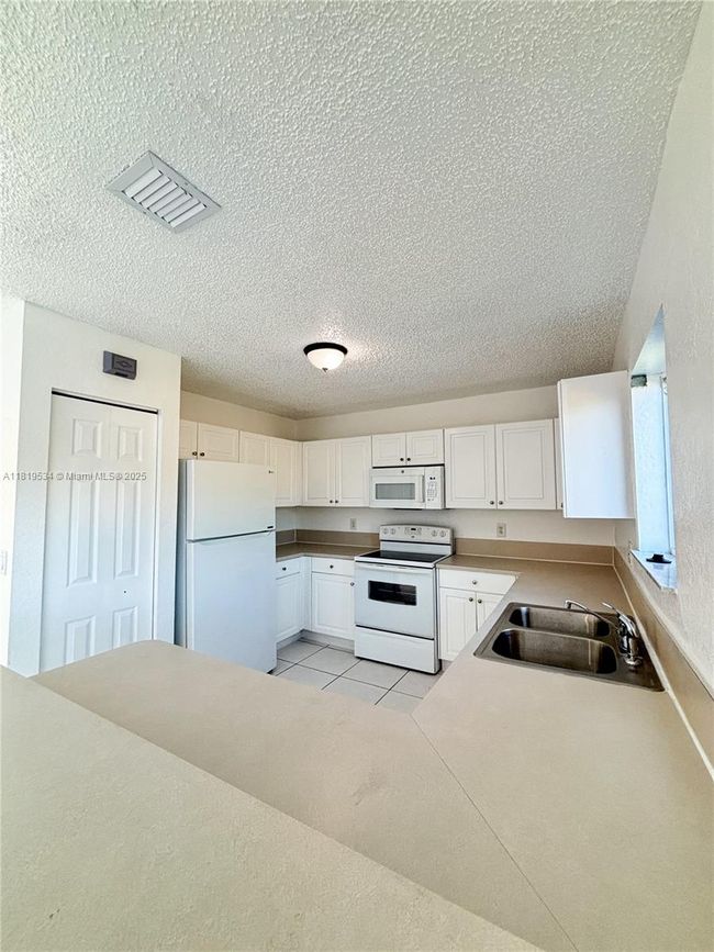 21339 Sw 87 Th Ct, House other with 4 bedrooms, 3 bathrooms and null parking in Cutler Bay FL | Image 7