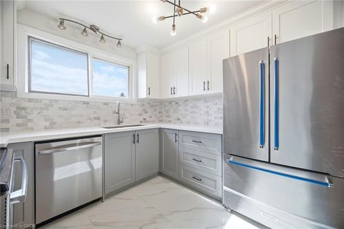 8 Claudette Gate, Hamilton, ON, L9B1T5 | Card Image