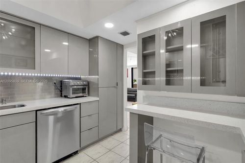 812-1623 Collins Ave, Miami Beach, FL, 33139-3144 | Card Image