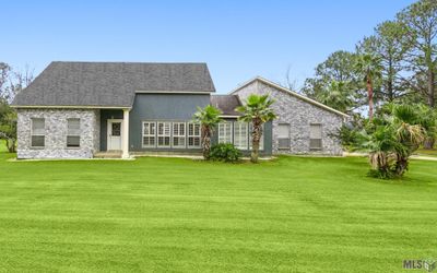 10037 Ginger Place Dr, House other with 3 bedrooms, 2 bathrooms and null parking in Baton Rouge LA | Image 1