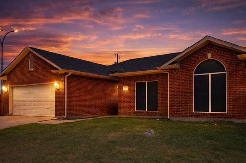 101 Quail Briar Ln, Arlington, TX, 76002-3301 | Card Image