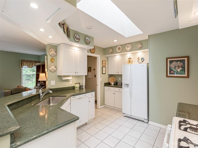 7 Pebble Beach Ct, House other with 3 bedrooms, 2 bathrooms and null parking in Etowah NC | Image 8