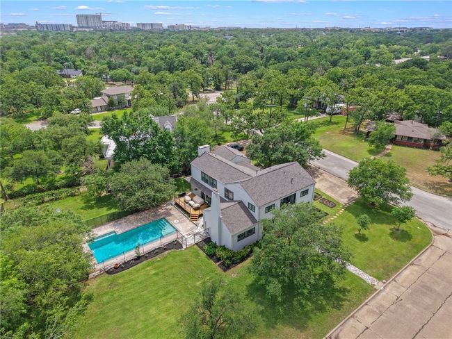 Aerial view of a pool area | Image 48