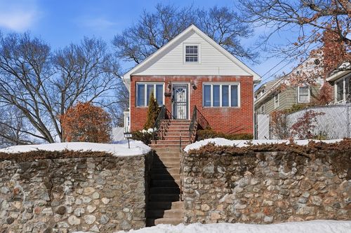 98 Boardman Ave, Melrose, MA, 02176-1427 | Card Image