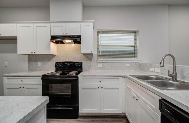 B - 8718 Scott St, Home with 6 bedrooms, 4 bathrooms and null parking in Houston TX | Image 35