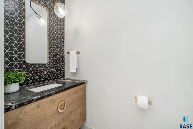 8613 W Shoreline Pl, Townhouse with 3 bedrooms, 3 bathrooms and null parking in Sioux Falls SD | Image 9