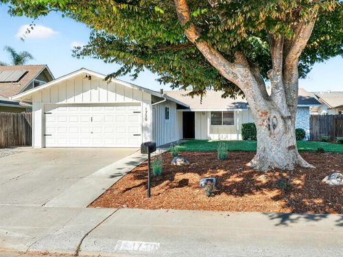 1730 Tehama Dr, Woodland, CA, 95695-5453 | Card Image