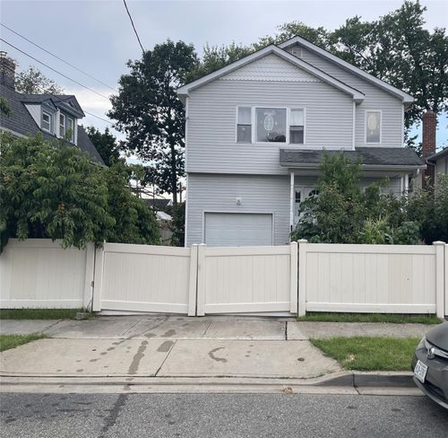 199 Wellesley St, Hempstead, NY, 11550-2746 | Card Image