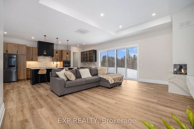 7433 Dwyer Hill Rd, House other with 3 bedrooms, 3 bathrooms and 18 parking in Burritts Rapids ON | Image 9