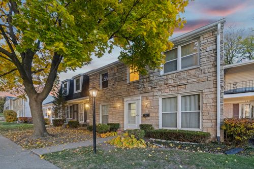 7605 Manchester Mnr, Hanover Park, IL, 60133-2719 | Card Image