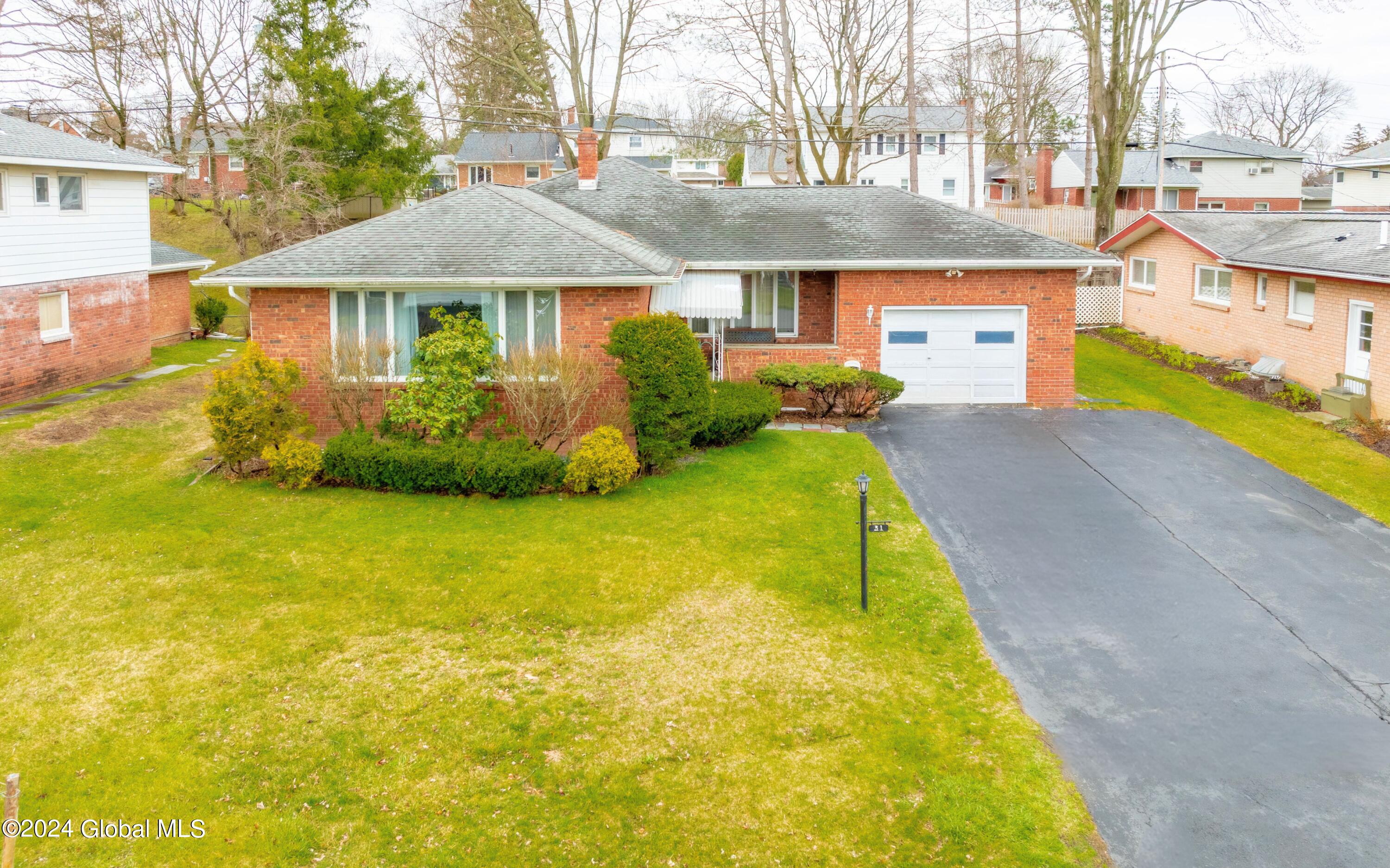 Davis Ave, Albany, NY 12203