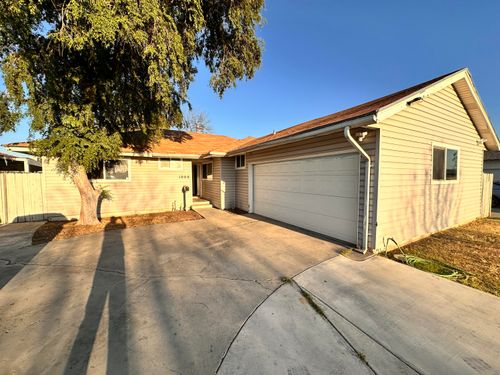 1008 Paloma St, Bakersfield, CA, 93304-4237 | Card Image