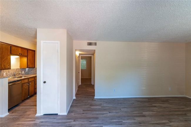 411 S Dooley St, Condo with 10 bedrooms, 5 bathrooms and 8 parking in Grapevine TX | Image 24
